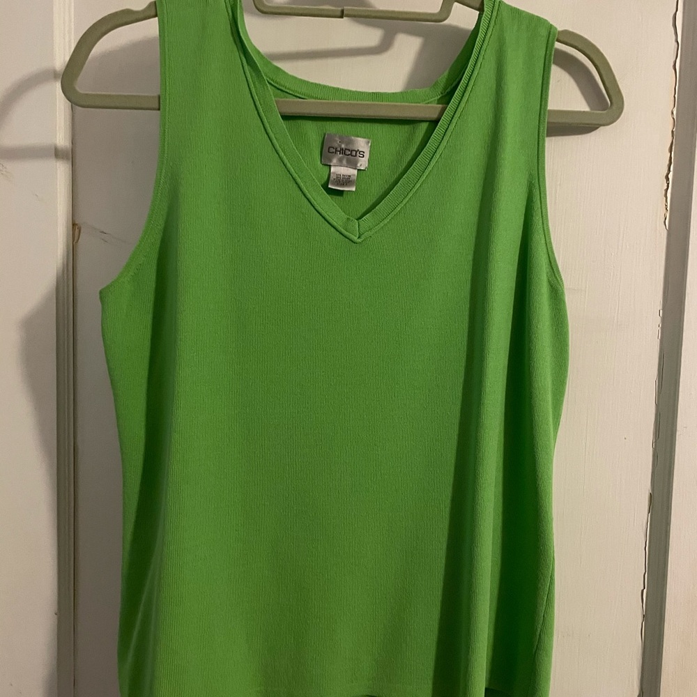 Lime Green V-cut Tank Top 💚🤍